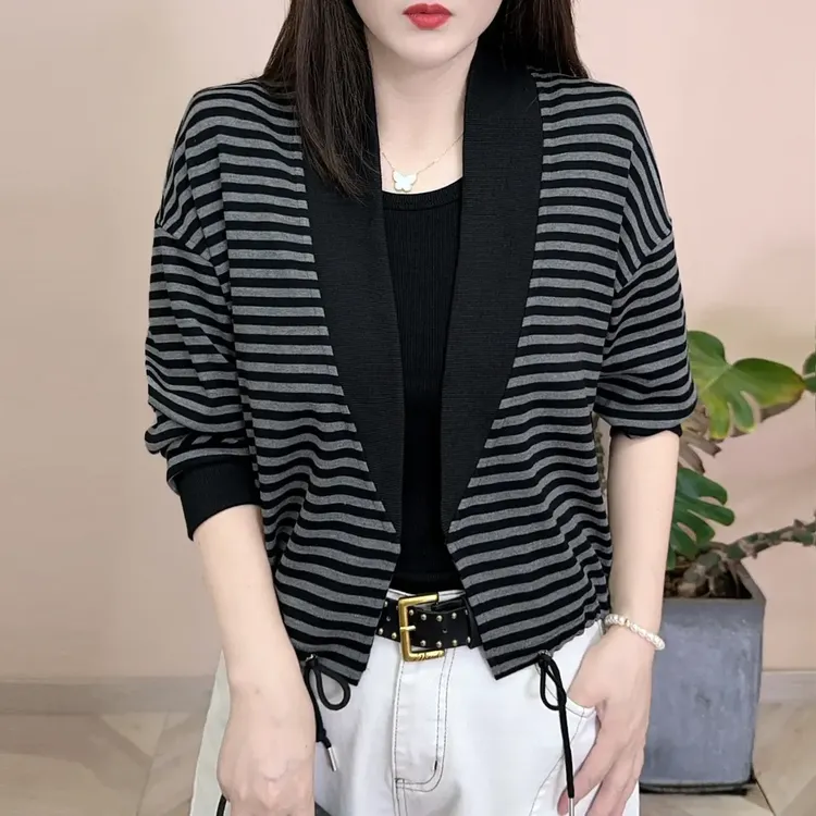 2025秋季新品时尚开衫百搭显瘦休闲修身条纹设计感女士外套上衣