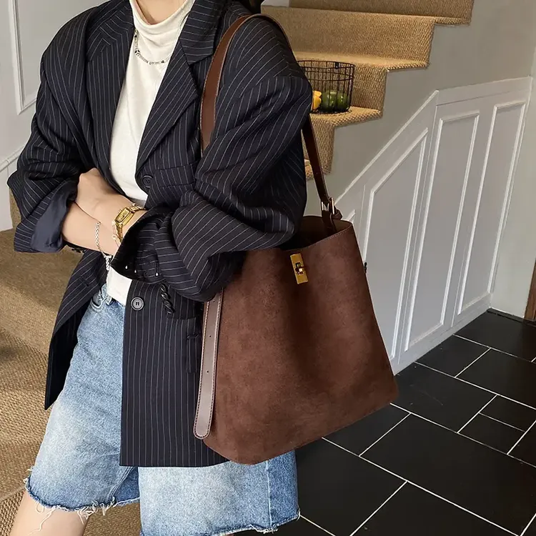 【秋日碎片】韩系复古绒面大容量水桶2025秋季松弛感百搭单肩斜挎包