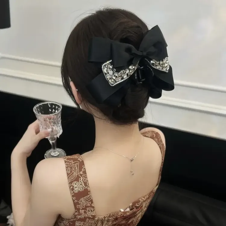轻奢高级感闪锆蝴蝶结鲨鱼夹抓夹甜美时尚气质后脑勺夹子发饰