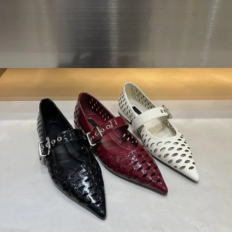 欧洲站2025春季新款真皮尖头镂空浅口单鞋女一字扣带平底玛丽珍鞋