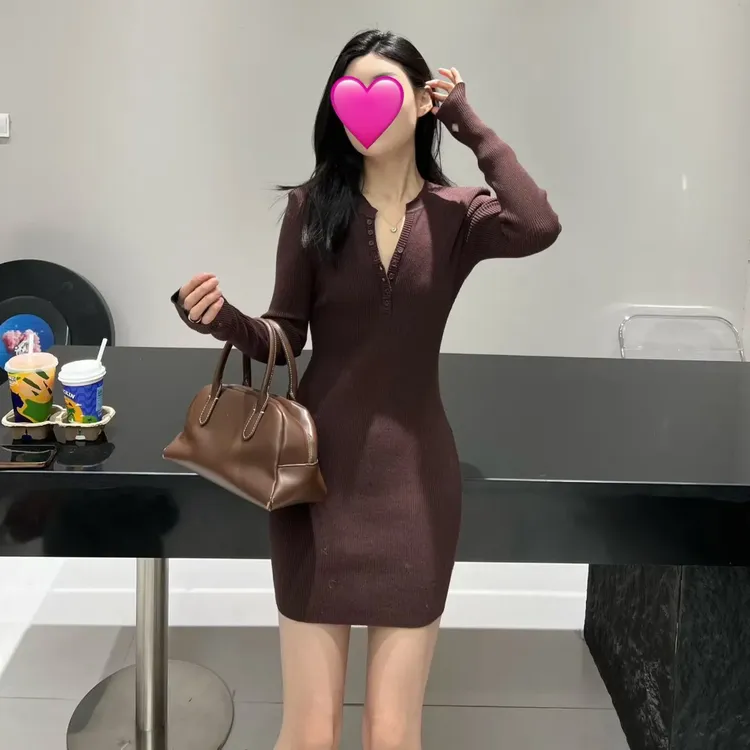 黑色纯欲风V领针织连衣裙秋冬修身显瘦内搭包臀打底短裙辣妹款