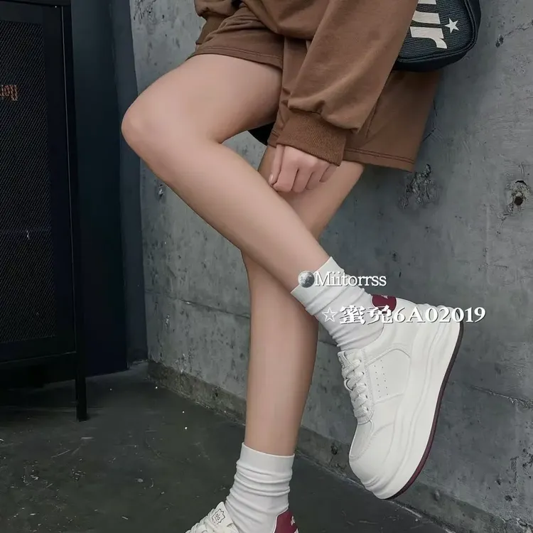 蜜兔牛皮千层发泡底松糕厚底小白板鞋