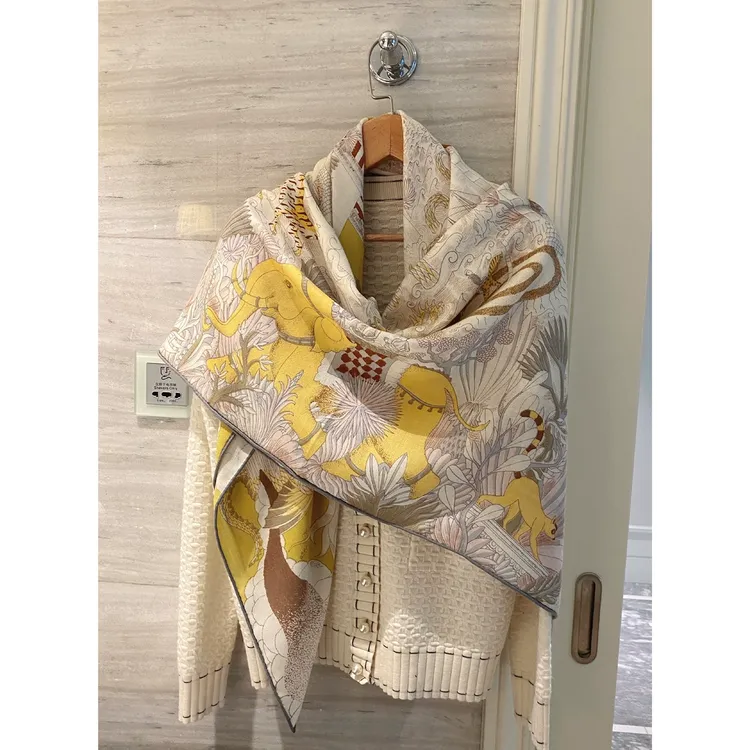NINASOLOR动物城市推荐篙级温柔黄配棕调丝大方巾保暖围巾披肩