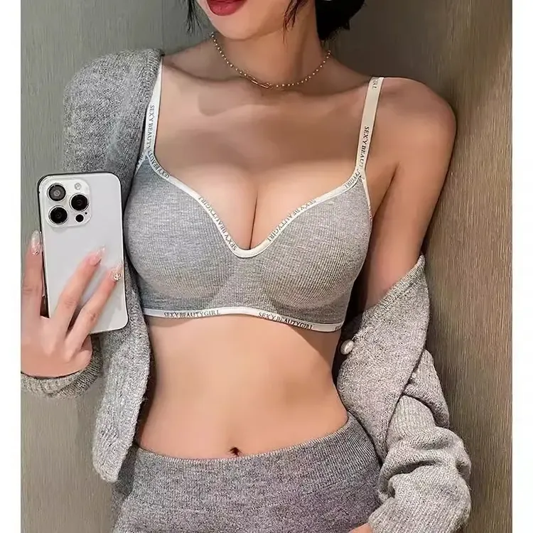漫画胸内衣少女聚拢小胸显大无痕防下垂收副乳字母文胸舒适上托