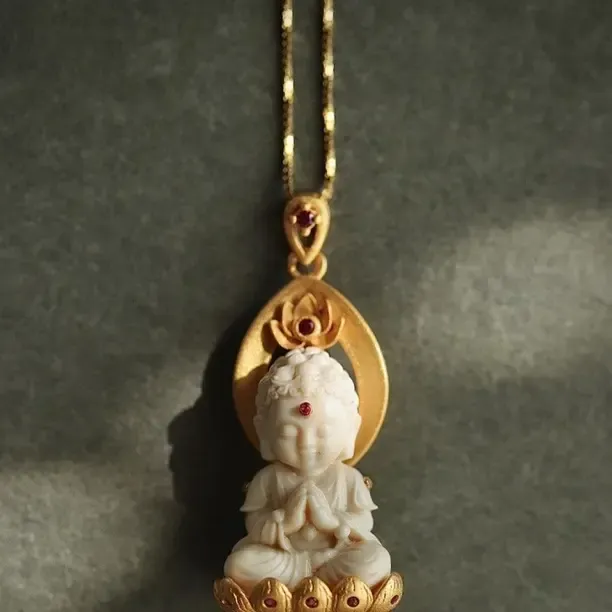 天然猛犸牙雕刻宝宝佛中式简约银鎏金吊坠项链