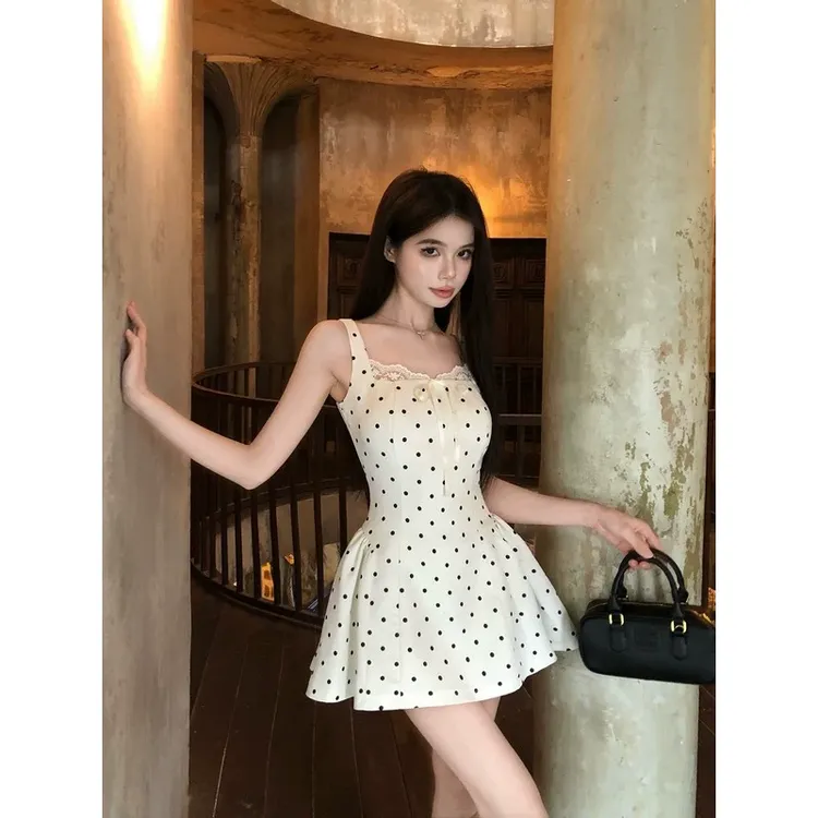 法式纯欲无袖波点吊带连衣裙子女设计感小众收腰气质拼接短裙春季