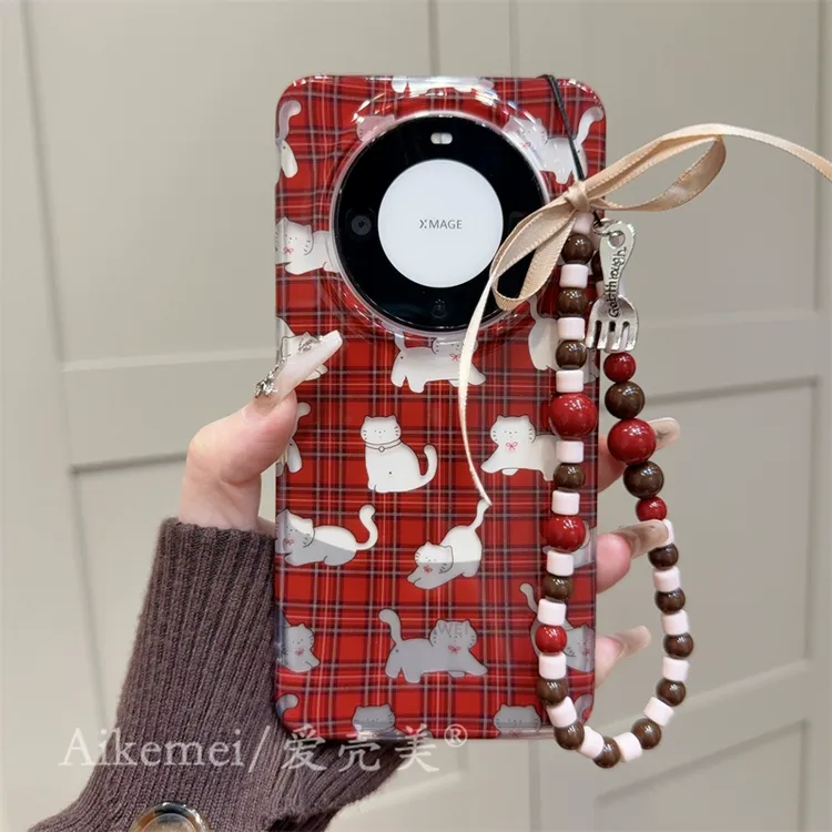 适用华为mate70pro+手机壳小众肤感红色pura70pro+格纹镂空猫咪女