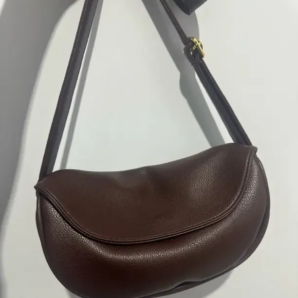 单肩斜挎饺子包复古简约大容量软皮通勤百搭ins风慵懒风755#