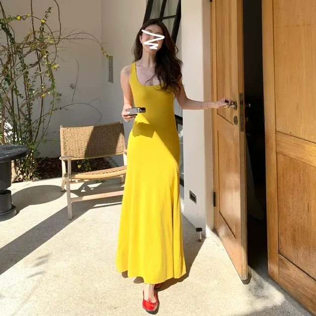 2025新款黄色挂脖吊带连衣裙子夏季女装修身包臀裙小个子法式长裙