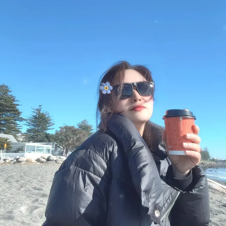 羽绒服女短款90白鸭绒领2025年冬季新款面包保暖外套