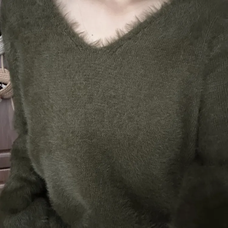 早秋V领针织衫显瘦百搭知性毛感软糯亲肤宽松套头女装上衣