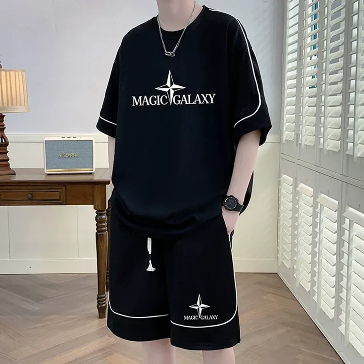 夏季男生酷帅穿搭运动套装休闲青少年t恤潮牌宽松短袖短裤两件套