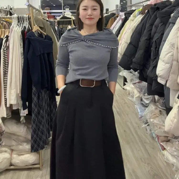 秋冬轻熟风露肩上衣搭配阔腿裤时尚穿搭