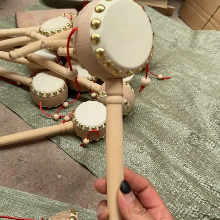 7厘米牛皮传统手工实木拨浪鼓益智可啃咬哄娃玩具