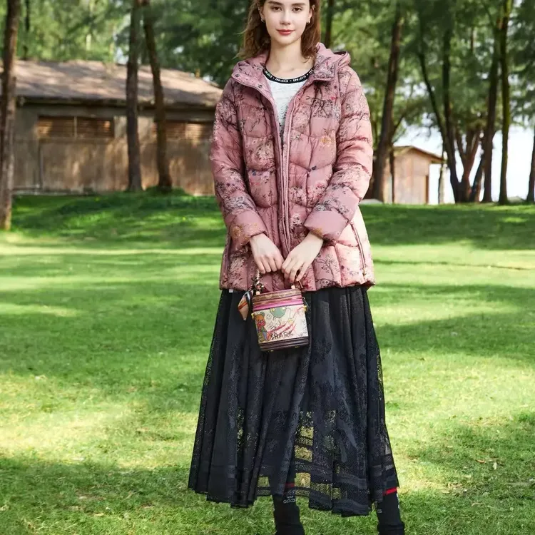 新中式国风女冬季宽松复古民族风立领保暖白鸭绒绣花短款外套