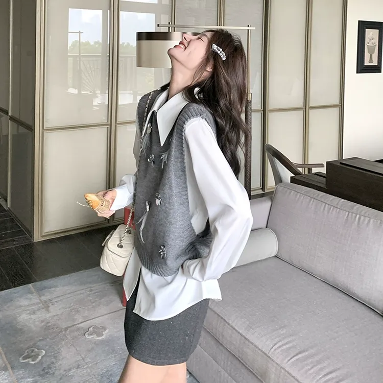 韩系学院风灰色减龄马甲套装女春新款镶钻针织马夹白色衬衫两件套
