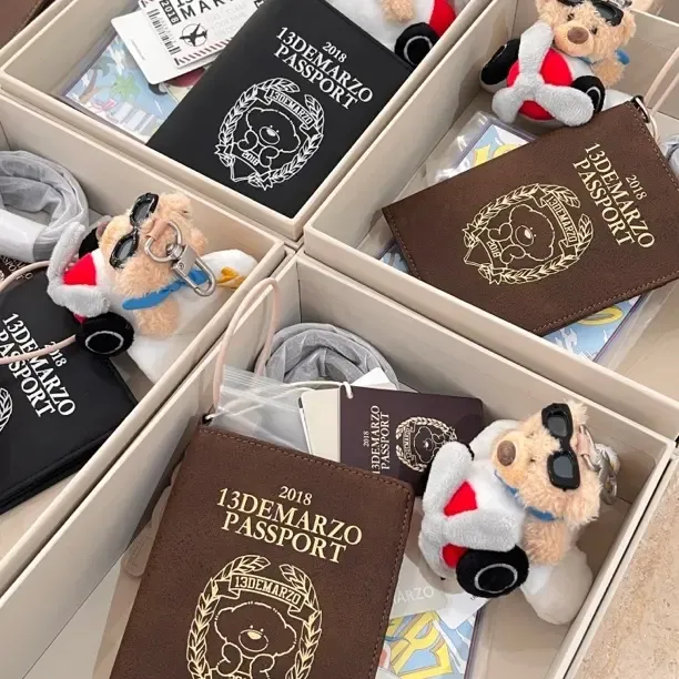 13DE MARZO男女同款 2025秋季新款护照夹可爱便携卡包旅行收纳包