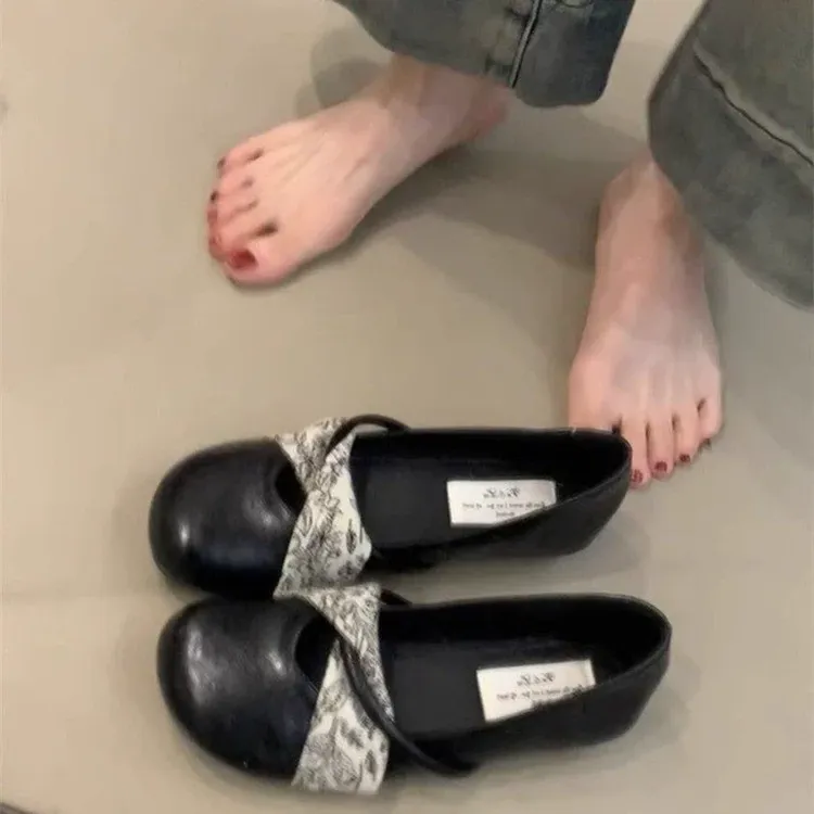 复古黑色平底单鞋女2025春季平底防滑小众设计感软底瓢鞋玛丽珍鞋