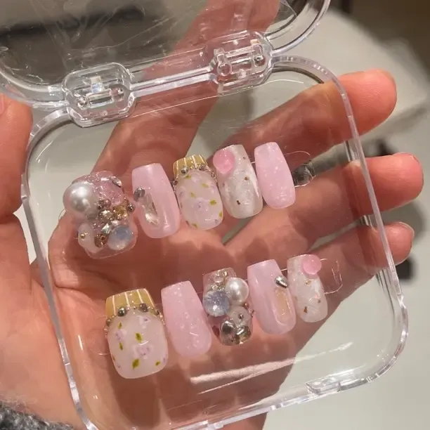 可爱节日波点猫眼短款穿戴甲温柔显白日常百搭美甲贴片