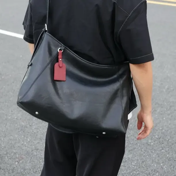 左千户包包2025新款爆款斜挎包男大包简约通勤包休闲包软皮电脑包