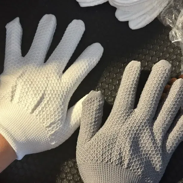 菠萝纹纳米手套十副，加厚文玩盘串十副，五副白和五副灰