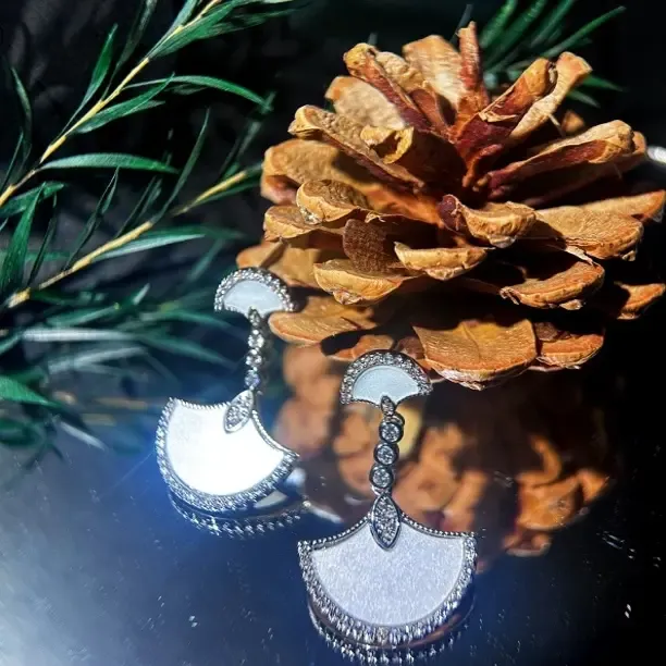 铜合金仿珍珠耳饰 欧美耳环轻奢女小众镶嵌耳坠纯手工耳饰精美