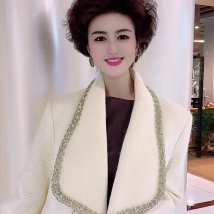 大翻领双排扣毛呢大衣