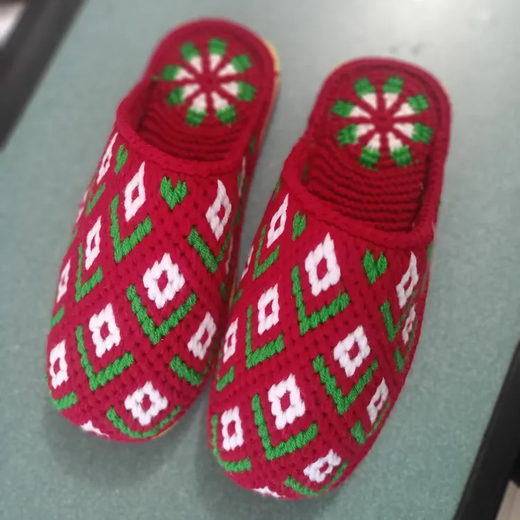 纯手工毛线钩花防滑保暖情侣卡通拖鞋适合秋冬居家穿着