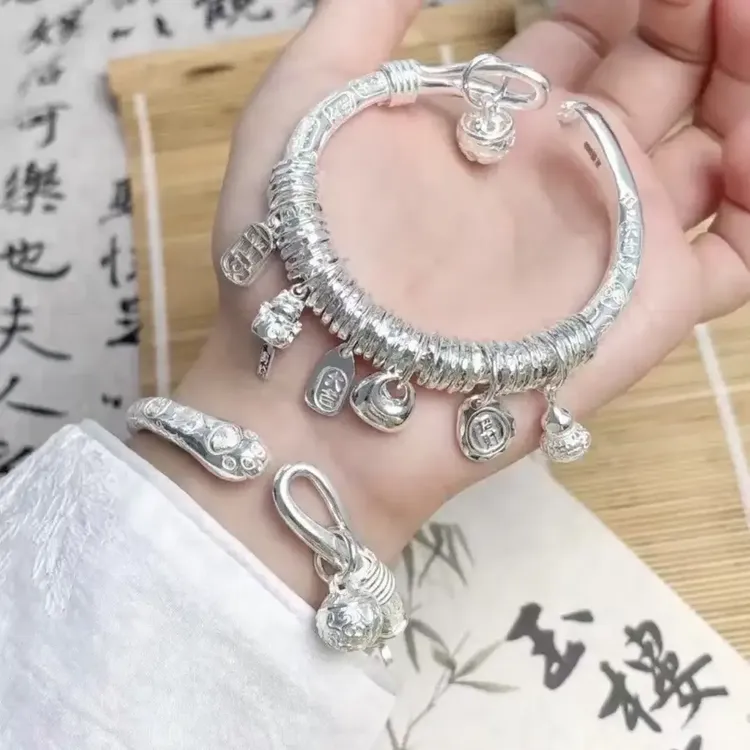 足银手镯小胖福招财猫盘缠手镯纯银999简约高级感情人节送女友礼