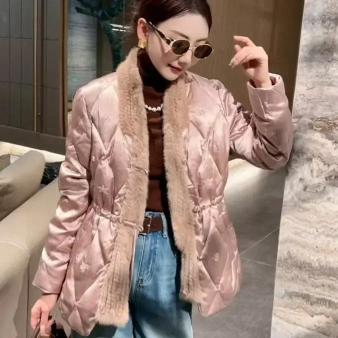 MZ雅8219正品冬款轻奢貂毛拼接鹅绒服女新款国风V领盘扣刺绣外套