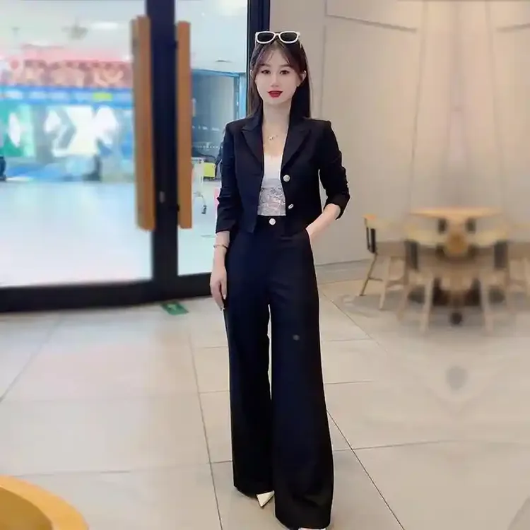 轻奢气场强大女2025洋气西装套装女装短款外套显瘦直筒裤两件套