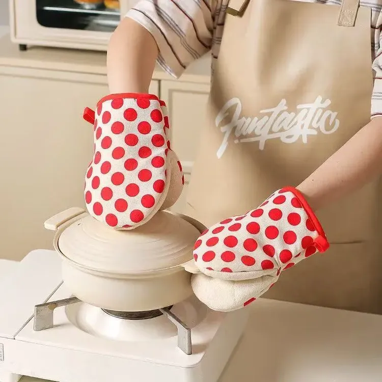 家用微波炉手套棉布加厚波点防烫手套家用耐高温加厚烤箱隔热手套