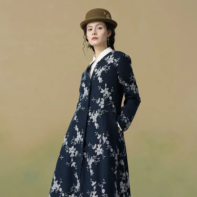 生活在左2025秋冬绣花修身显瘦V领外套上衣女1954123