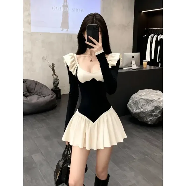 通勤小众时尚百搭高级感撞色U领飞飞袖设计修身收腰A字裙女连衣裙