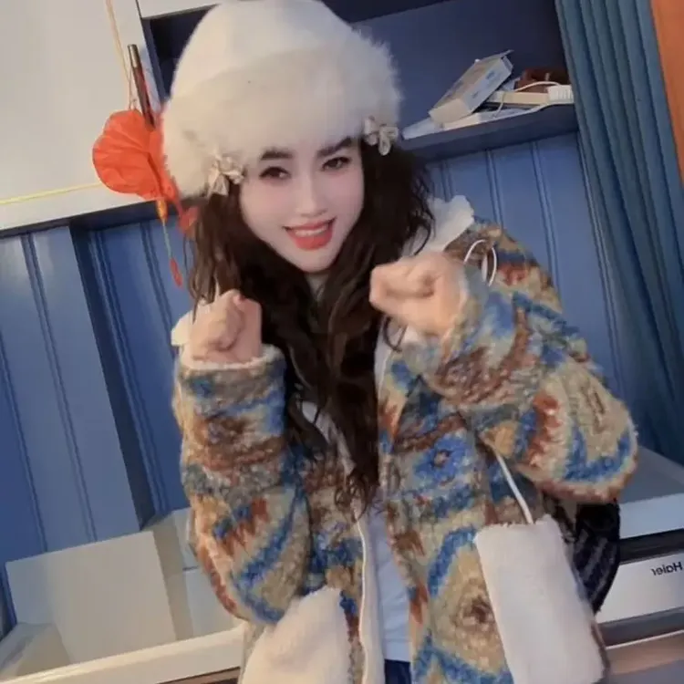 正反两穿毛绒加厚连帽外套冬季慵懒风保暖设计感小众女款上衣