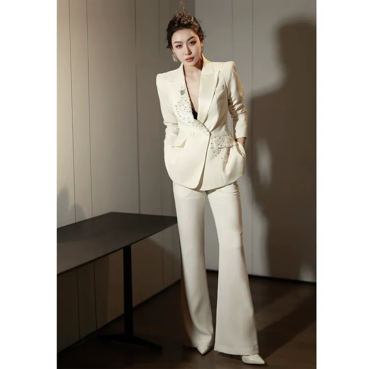 米白色时尚气质干练西服职业装重工钉珠收腰西装喇叭裤通勤两件套