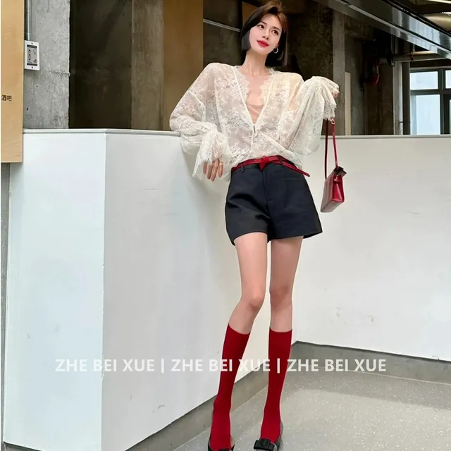 套装女2025新款法式长袖蕾丝上衣吊带内搭背心显瘦阔腿短裤三件套