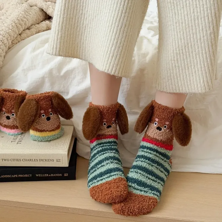 秋冬情侣可爱腊肠狗玩偶毛茸茸珊瑚加厚睡眠袜子中筒居家地板保J