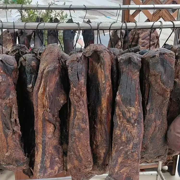 贵州农家烟熏土猪腊肉现场称重