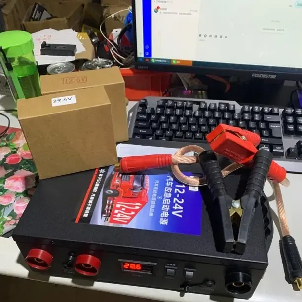 汽车12V24V通用应急启动电源货车重型大卡车强启搭电神器