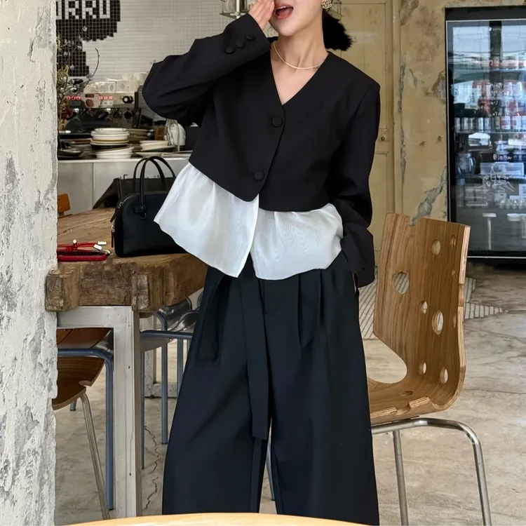 2025新款小众V领拼接外套春季大码胖MM气质时尚洋气漂亮女士上衣