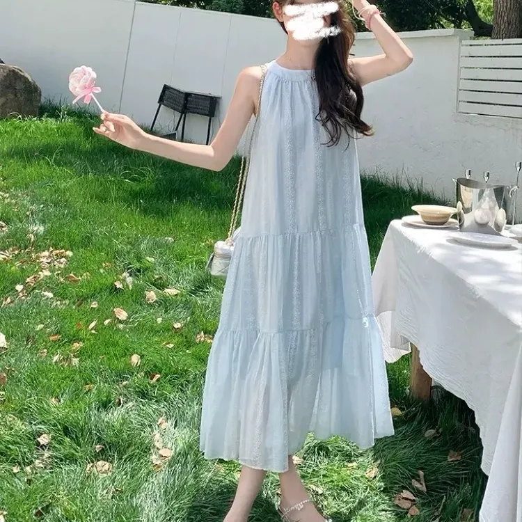 浅蓝色挂脖吊带连衣裙女夏多巴胺泰式明媚新疆海岛海边度假长裙子