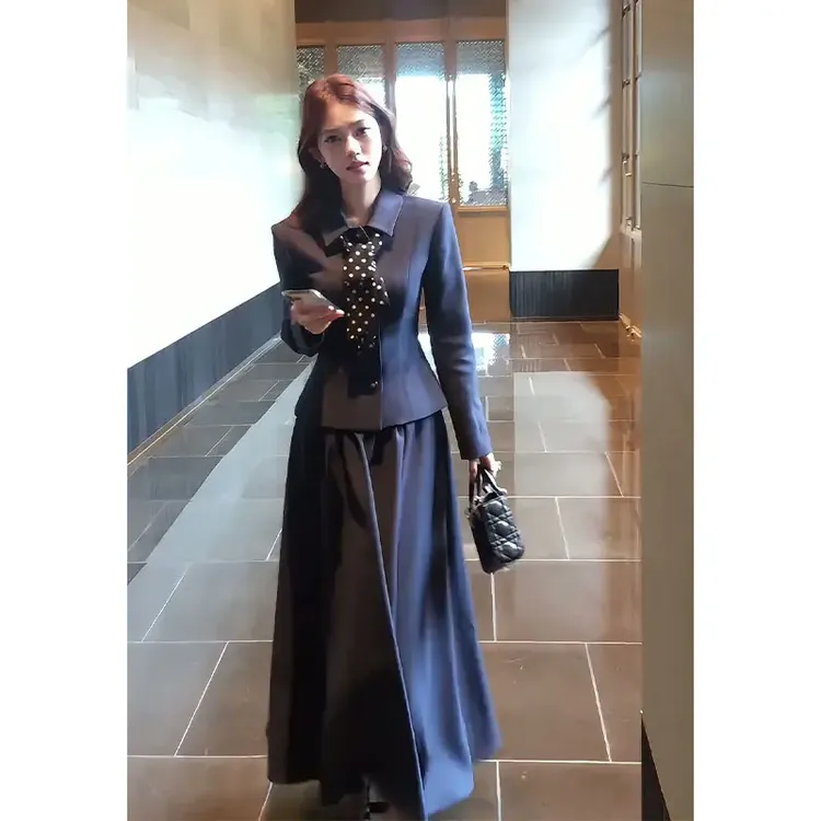 2025早秋新款法式高级感修身翻领西装外套气质高腰显瘦A字半身裙