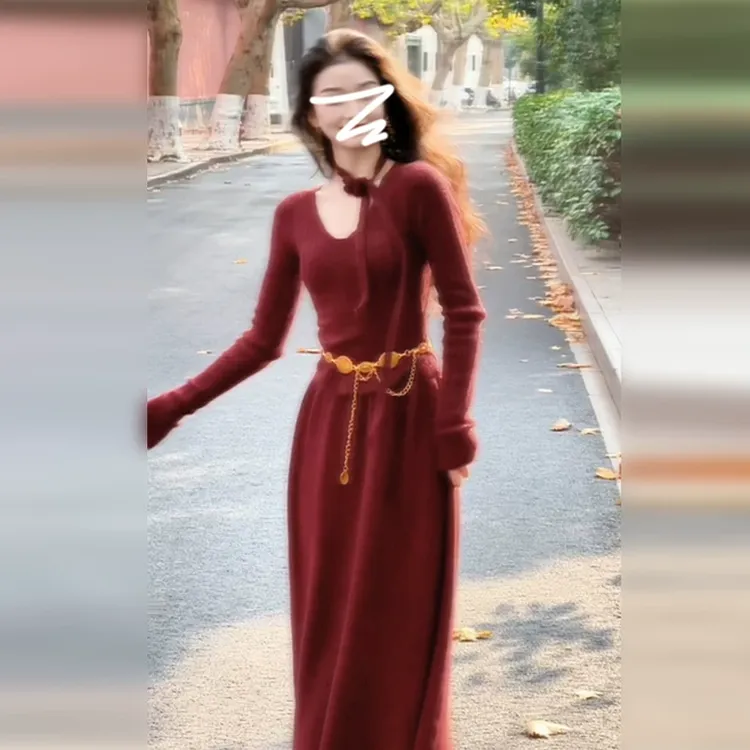 法式红色v领针织连衣裙子女秋冬季2024新款过新年战袍高级感套装