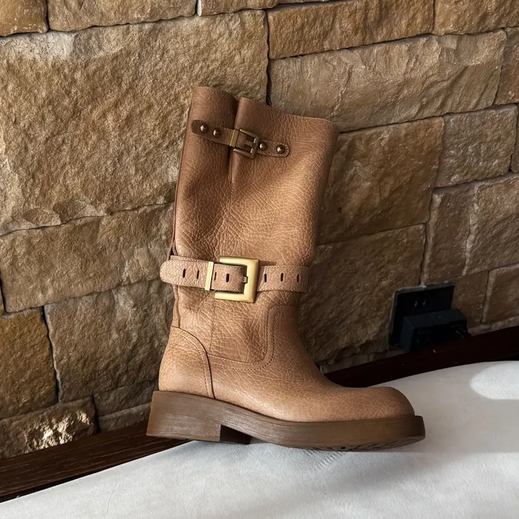 「H家经典高奢私定搭扣中筒靴｜漫步都市 摩登奢感气场」