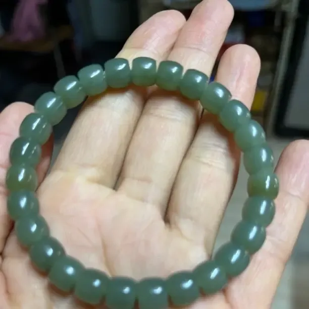 和田玉青玉手串8mm,受显示器影响不能保证一点色差没有介意勿拍
