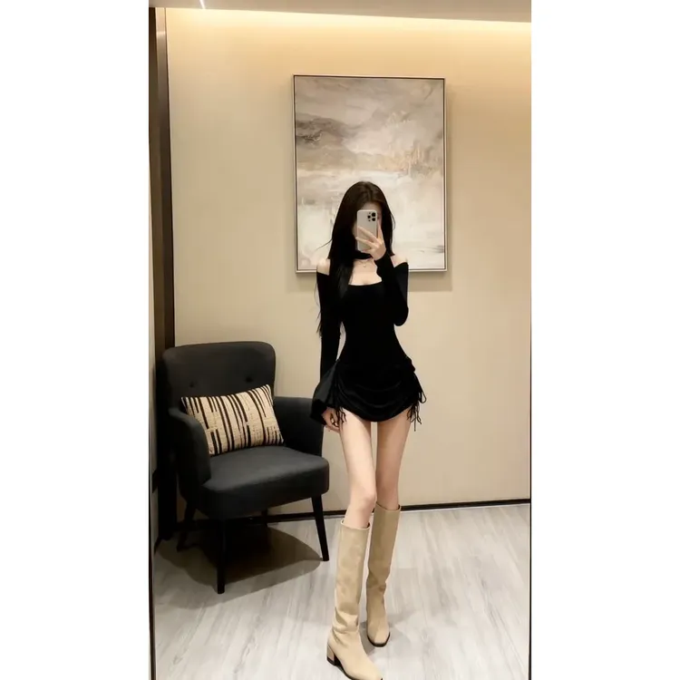 辣妹风黑色一字肩露肩长袖修身收腰连衣裙【下裙为抽绳需自行调整】