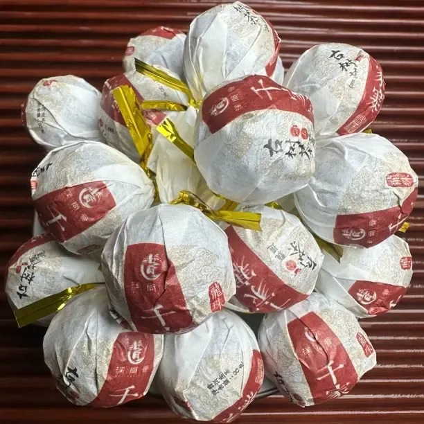 挑采千家寨古树春茶普洱生茶龙珠