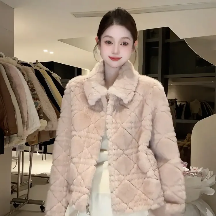 “漫雪波尔沃”轻奢环保珍珠貂藤格纹外套女冬千金风毛毛绒新款上衣