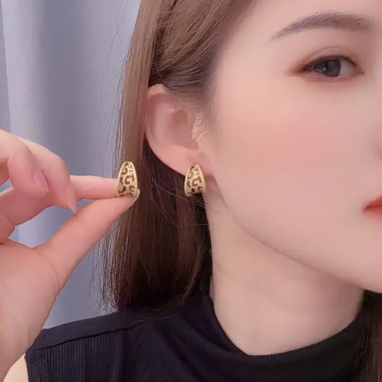 铜合金耳饰 金色c形气质耳钉女耳环高级感轻奢小众大气独特漂亮